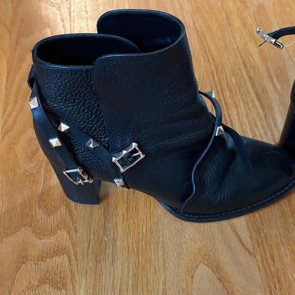 Valentino Studded Black Ankle Boots - Picture 2 of 8